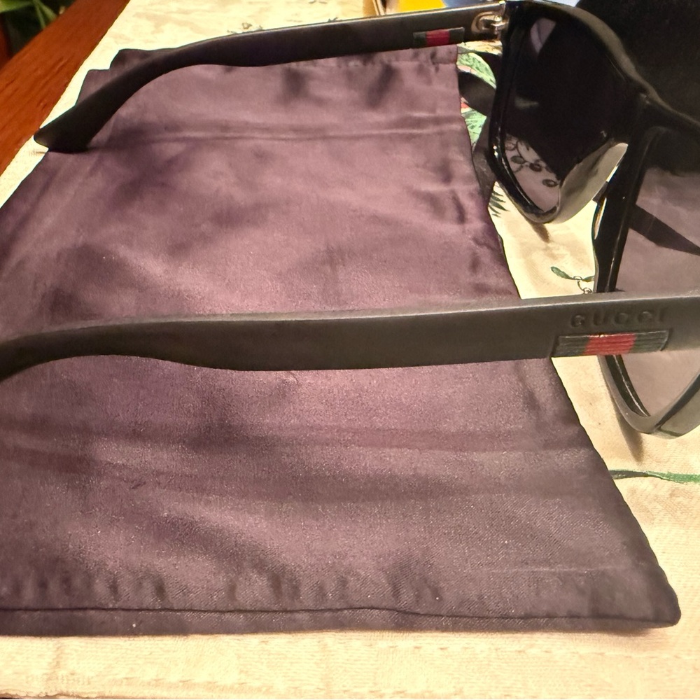 Gucci Dark Frame Sunglasses - Picture 5 of 5